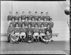 Victoria University College senior rugby football team with trophy, 1953