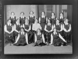 New Zealand 1935 ladies' representative hockey team to tour Australia, with kiwi trophy