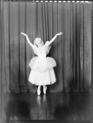 Dancer, Bebe Wilts [later Miss Bebe De Roland?]