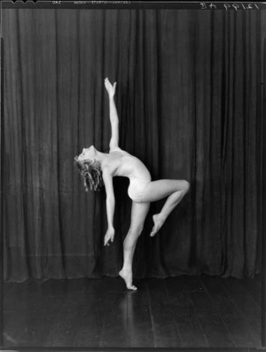 Dancer, Bebe Wilts [later Miss Bebe De Roland?]