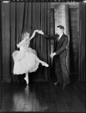 Bebe Wilts [later Miss Bebe De Roland?] dancing with Joe Knowsley