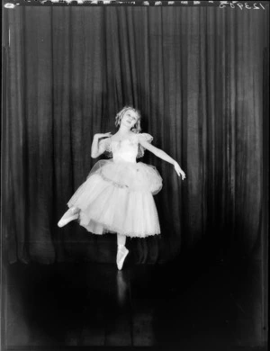 Dancer, Bebe Wilts-Burt [later Miss Bebe de Roland?]