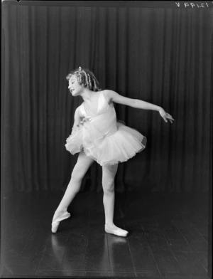 Dancer, Bebe Wilts [later Miss Bebe de Roland?]