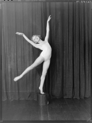 Dancer, Bebe Wilts [later Miss bebe De Roland?]
