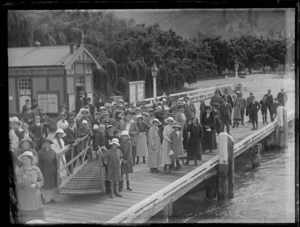 Group of people on a wharf waiting the arrival of a boat, [Lake Wakatipu, Queenstown-Lakes District]