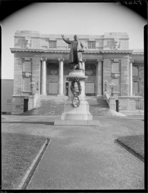 Statue of Richard John Seddon, Parliament grounds, Wellington