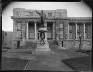 Statue of Richard John Seddon, Parliament grounds, Wellington