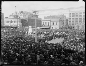 Service at a Wellington cenotaph