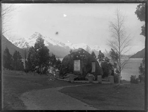 The Robert Scott memorial boulder erected in 1913 on Queenstown Peninsula Gardens with unknown snow covered mountains beyond, Queenstown District, Central Otago Region