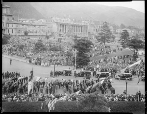 Crowd viewing the Royal procession, Duke of Gloucester, Prince Henry William Frederick Albert, near Parliament grounds