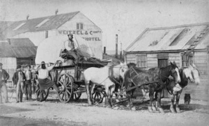 Photographer unknown: Horse-drawn cart, Charleston