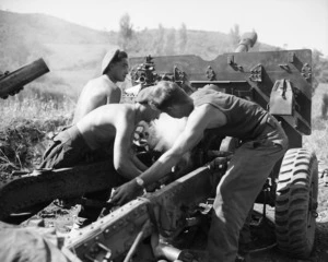 Sergeant J M Bragg, Gunner D J Humphries and Gunner D J Kelly operating a 25 pounder during the first major offensive of the 1st British Commonwealth Division, Korea