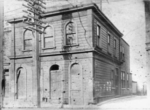 Monaghan, Mrs :Photograph of the Albion Hotel in Wellington ca 1910.