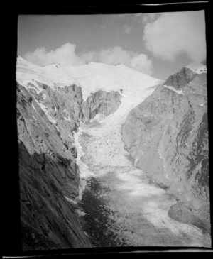 Glacier and snow covered mountains, during Karangarua-Ohau trip, Westland