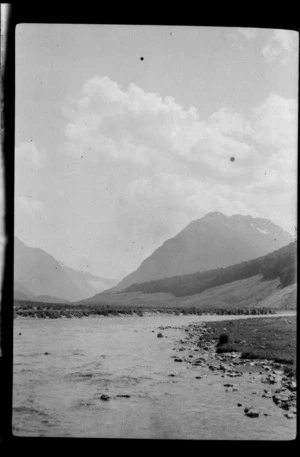 River bend and mountains, Greenstone Valley, Southland Region