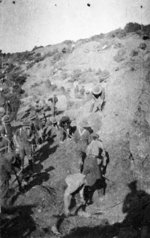 Soldiers digging terraces, Gallipoli, Turkey