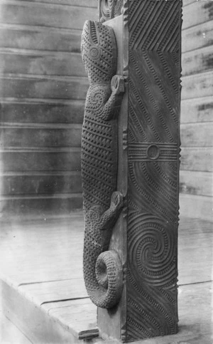 Wooden carved lizard on a Maori meeting house post at Whakarewarewa