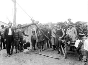 Unidentified group at Ratana