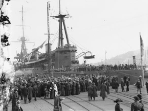 Photograph of a crowd gathered by the British Battlecruiser HMS New Zealand, Lyttelton