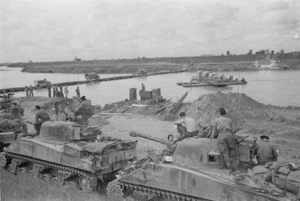 Kaye, George F, 1914- (Photographer) : World War 2 tanks waiting to be ferried across the Adige River, Italy