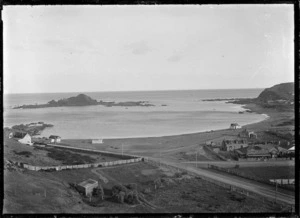 View overlooking Island Bay, with the Kai Toa Luncheon & Tea Rooms right foreground.