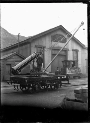 Mobile crane, N 450 at the Petone Railway Workshops