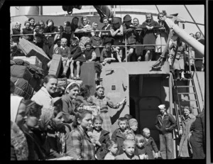 Polish refugees arriving in Wellington on board the General Randall