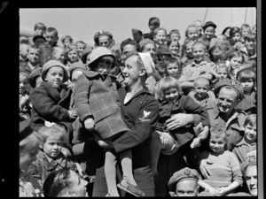 Polish refugees arriving in Wellington on board the General Randall