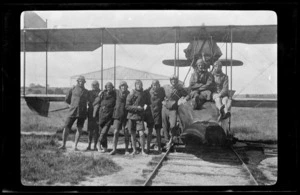 Crew of Walsh flying boat "B", New Zealand Flying School, Kohimarama, Auckland