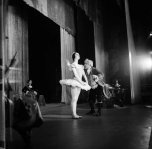 Rowena Jackson and Bryan Ashbridge performing a ballet