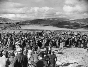 Crowd watching construction of airfield at Paraparaumu