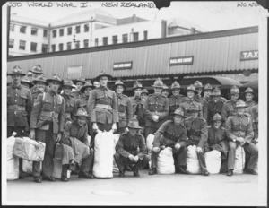 World War II soldiers from Wellington, arriving home, Wellington Railway Station