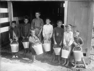 Unidentified Maori children with buckets