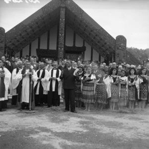 Group in front of the Centennial Memorial Meeting House, Ohinemutu, Rotorua, at the official opening