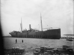 Ship Taviuni stranded at Westport