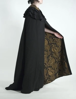 Maker unknown :[Side view of cloak of Katherine Mansfield, partially open. Early twentieth century].
