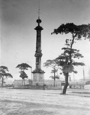 Photograph of a monument, Manila, Phillippines