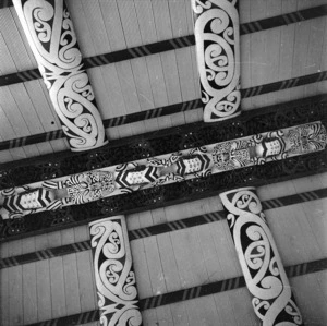 Kowhaiwhai and painted wood figures on the rafters of Tamatekapua meeting house at Ohinemutu