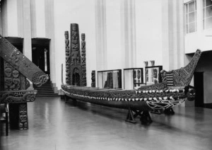Display in the Dominion Museum, Wellington, with Te Heke Rangatira canoe