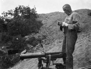 Trooper Walter Cobbe with captured Turkish machine gun, Gallipoli, Turkey