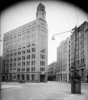 Intersection of Lambton Quay, Hunter Street, and Featherston Street, Wellington, with the Mutual Life & Citizens Assurance Company Building