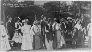 Zachariah, Joseph, 1867-1965 :Photograph of people at Croydon School's sports day