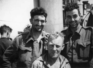 Rowe, E K S, fl 1941 (photographer) : Three soldiers from 19 Army Tps, returning to Egypt from Crete, on HMS Phoebe