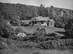 John Dobree Pascoe, 1908-1972 : Tutira Station homestead, Central Hawke's Bay