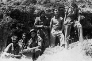 New Zealand soldiers awaiting evacuation from Crete