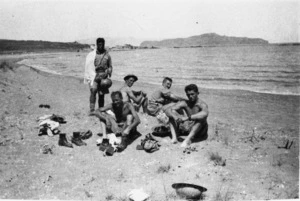 V C Gordon, fl 1941 (photographer) : Members of 19 NZ Battalion, on the beach at the Gulf of Khania, Crete