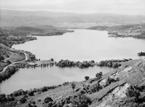 Pascoe, John Dobree, 1908-1972: Lakes Waikopiro and Tutira