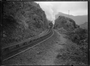 Train on the Rimutaka Incline, ca 1899.