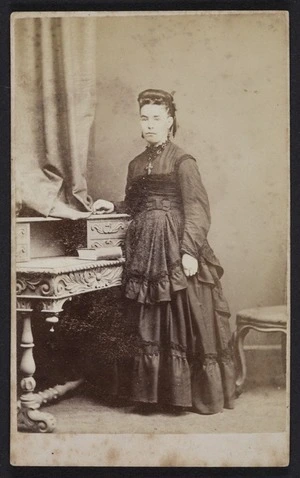 Wherrett, Charles B (Hobart) fl 1862-1900 :Portrait of unidentified woman
