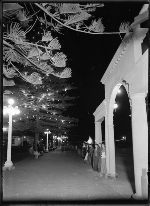 Scene on Marine Parade, Napier